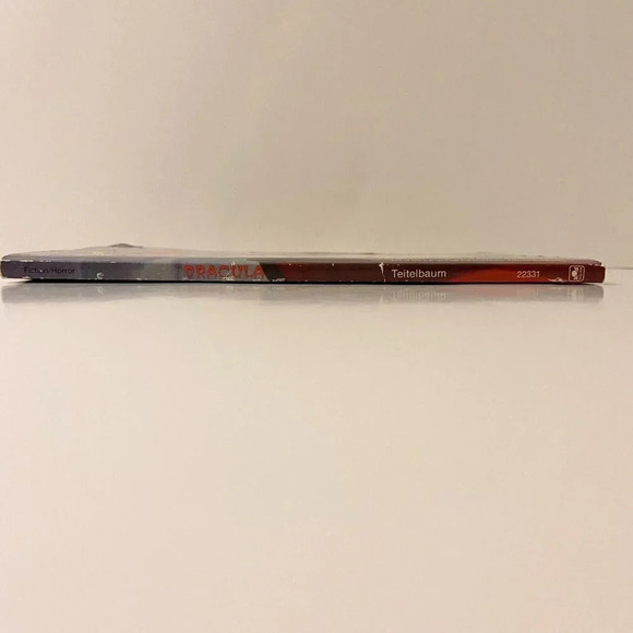 Vintage 1992 Universal Studios Monsters Presents Dracula Book Missing Poster - Picture 14 of 16